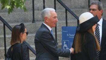 Charles Kushner assiste aux funérailles d'Ivana Trump à l'église catholique romaine St. Vincent Ferrer le 20 juillet 2022 à New York.