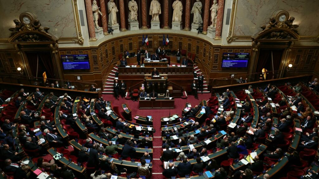 Examen du budget au Sénat : la gauche crie au « coup de force » du gouvernement et quitte la séance