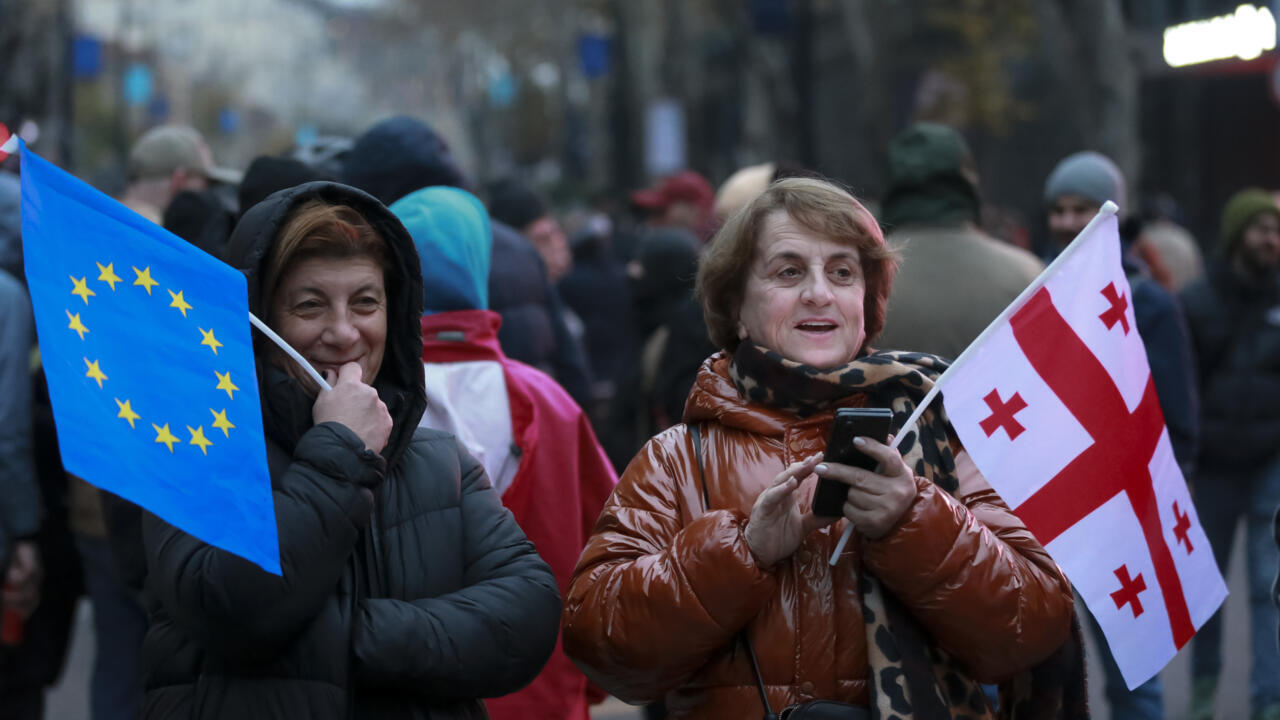 Géorgie : des milliers de manifestants pro-UE dans les rues pour la quatrième soirée consécutive