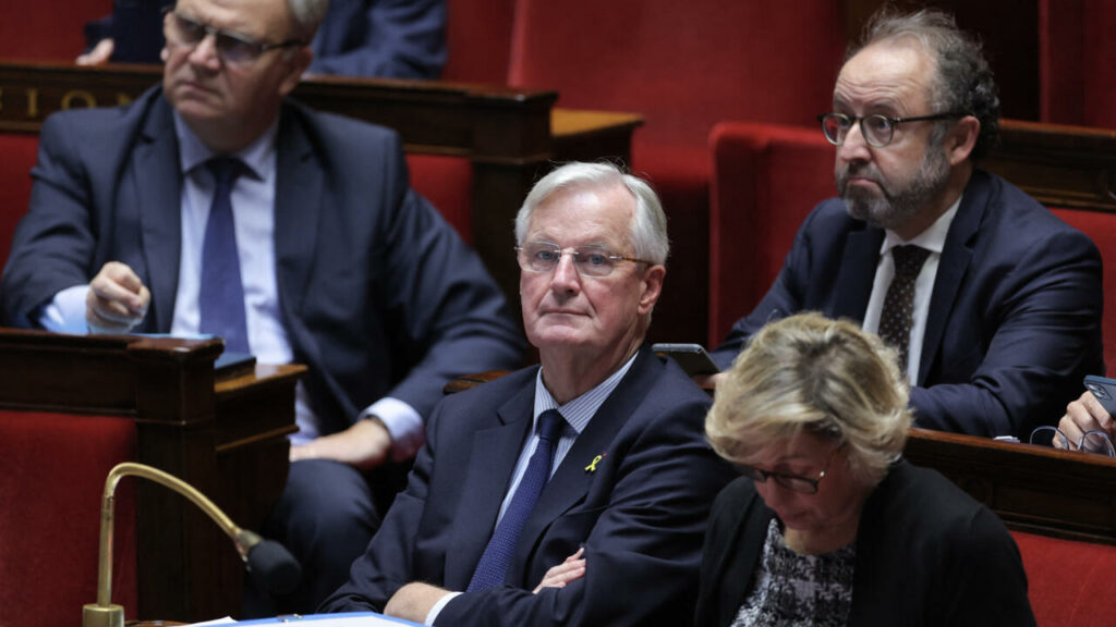 En direct : le gouvernement dit rester "ouvert au dialogue", le RN votera la censure "sauf miracle"