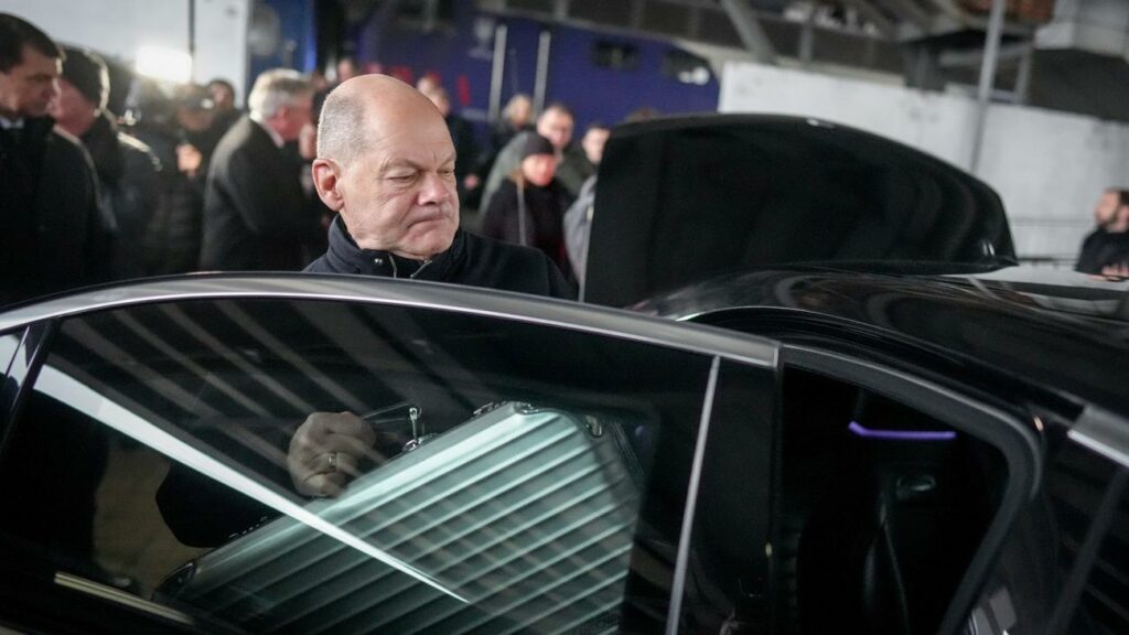 Ukraine: Olaf Scholz sagt Ukraine bei Kyjiw-Besuch neue Millionenhilfen zu