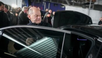 Ukraine: Olaf Scholz sagt Ukraine bei Kyjiw-Besuch neue Millionenhilfen zu