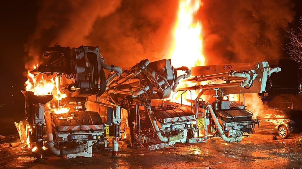 16 Lkw brennen in Berlin – Polizei hält politisches Motiv für möglich