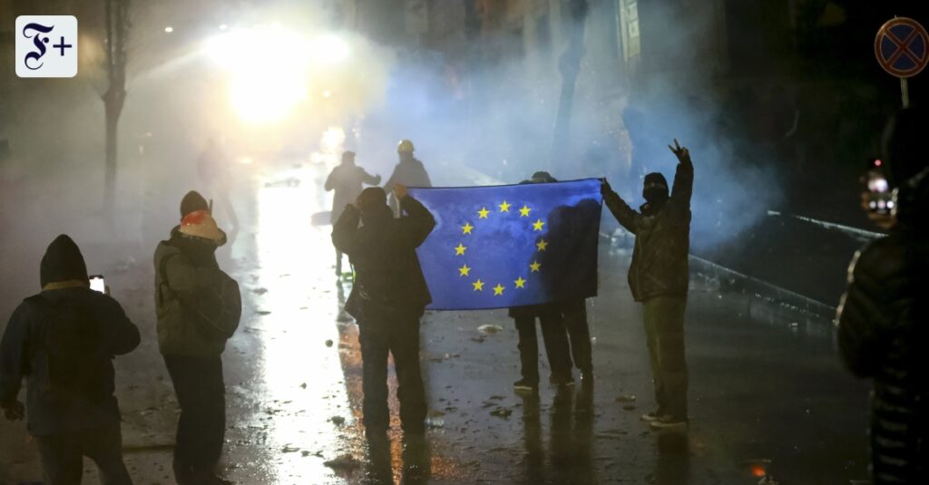 Proteste in Georgien: Sie rufen „Sakartvelo“, sie schwenken die Europafahne