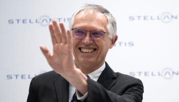 Le PDG de Stellantis Carlos Tavares pendant l'inauguration d'une usine à Turin, en Italie, le 10 avril 2024