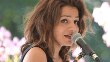 Stéphanie, chanteuse et comédienne sans une seconde de répit, 1.600 euros par mois