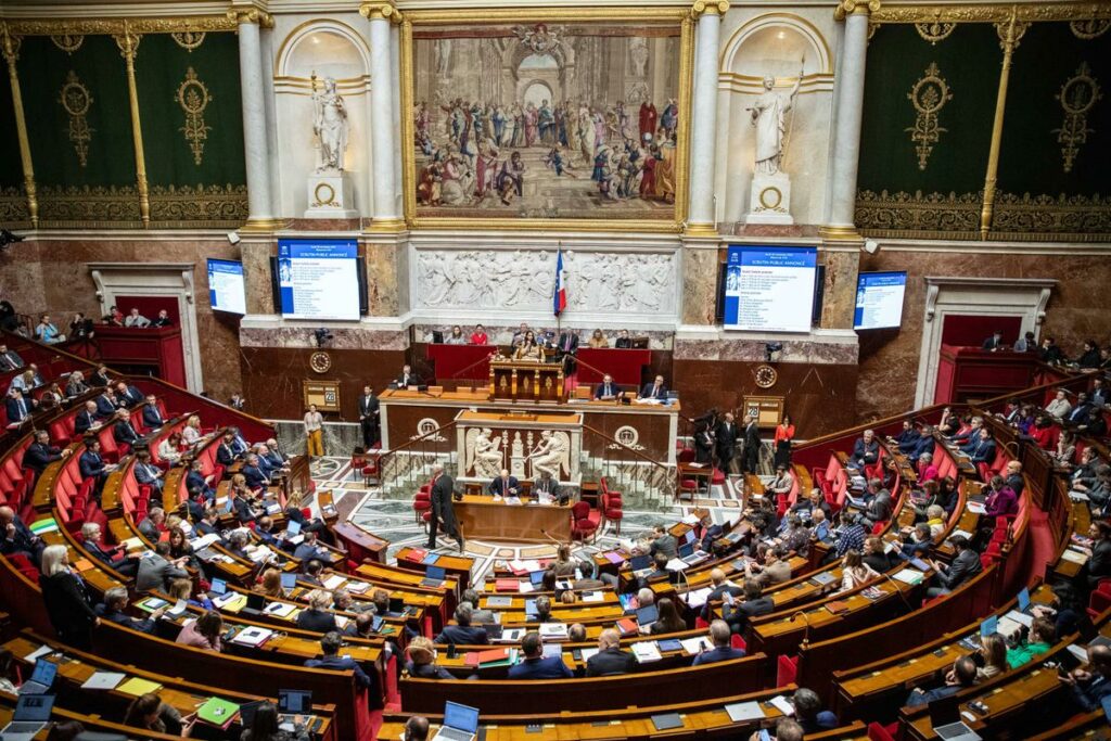 Michel Barnier menacé de censure par une Assemblée divisée en trois blocs