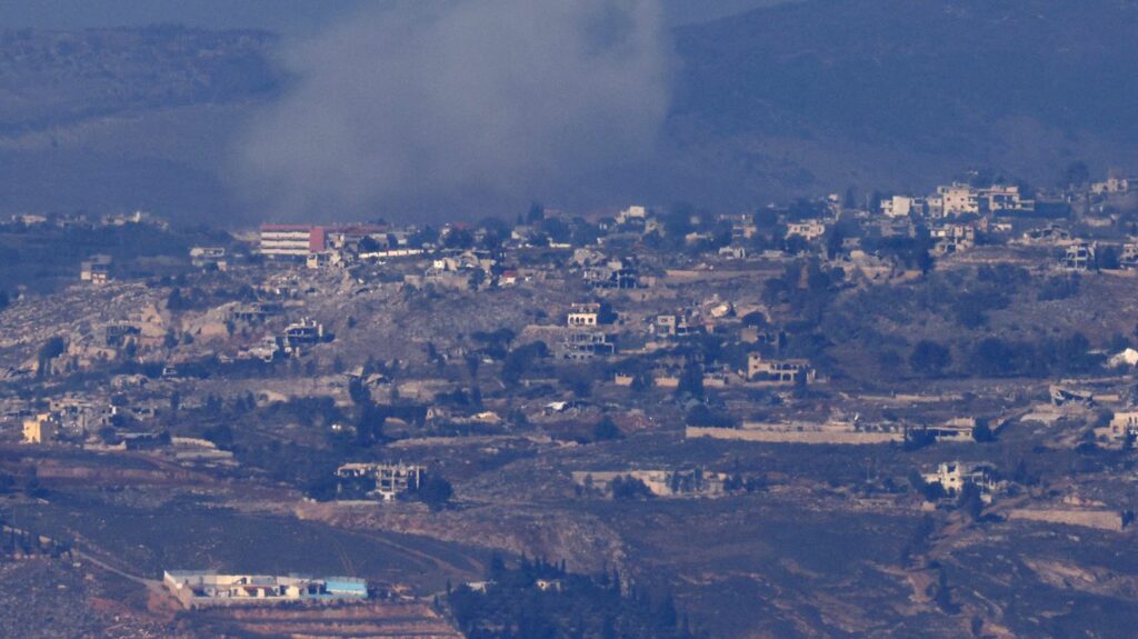 Guerre au Proche-Orient : Israël bombarde des dizaines de cibles du Hezbollah au Liban, les deux camps s'accusent de violer le cessez-le-feu