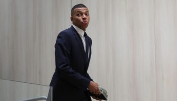 Litige Mbappé-PSG : le joueur saisit la commission de discipline de la LFP pour "défaut de paiement de primes et salaires"