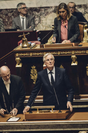 EN DIRECT - Motion de censure : qui pour diriger le gouvernement après Michel Barnier ?