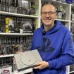 TÉMOIGNAGE. "Au total, je possède 1 398 jeux de PlayStation" : rencontre avec Cyril, joueur et collectionneur frénétique, alors que la console fête ses 30 ans