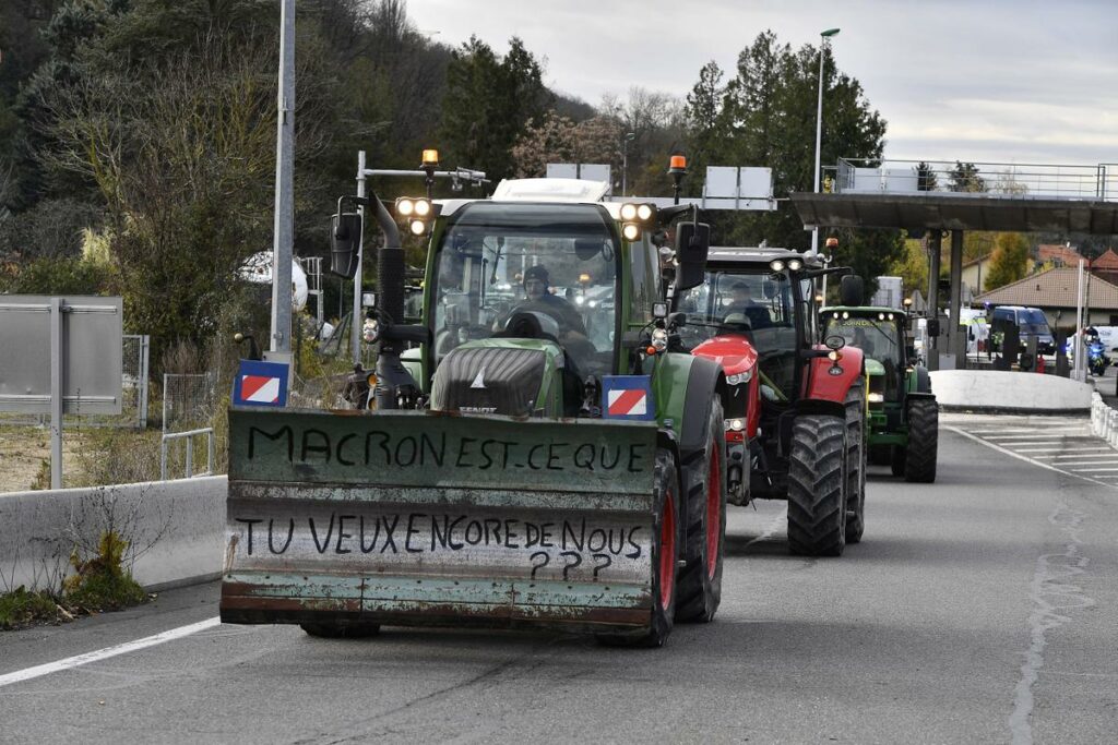 Agriculture, bâtiment, fonction publique… De nombreux secteurs alertent sur les conséquences d’une censure du gouvernement