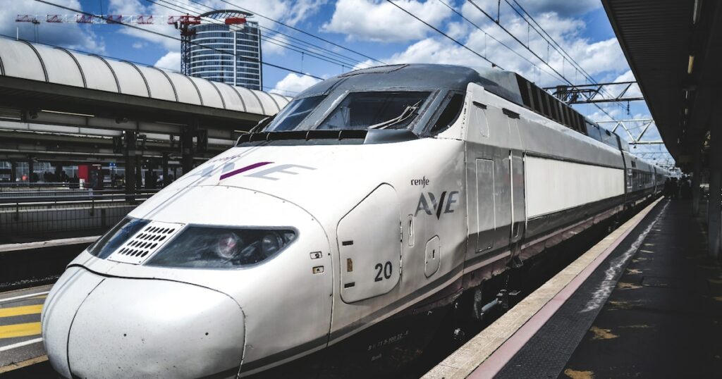 Un train de la Renfe dans la gare de Lyon Part Dieu le 6 juillet 2023