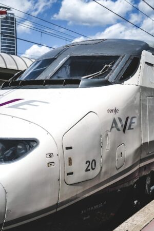 Un train de la Renfe dans la gare de Lyon Part Dieu le 6 juillet 2023