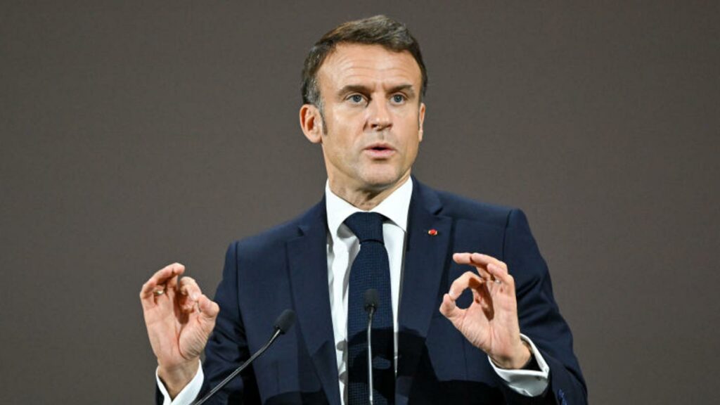 Emmanuel Macron répond à ceux qui appellent à sa démission qu’il sera président « jusqu’à la dernière seconde »