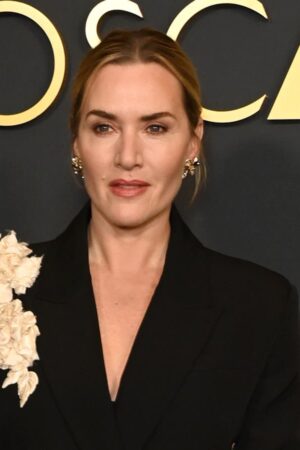 Kate Winslet breaks down recalling what Titanic critics said about her in 1997