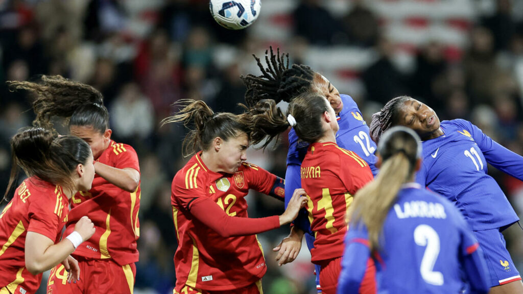 Football : les Bleues une nouvelle fois surclassées par les Espagnoles