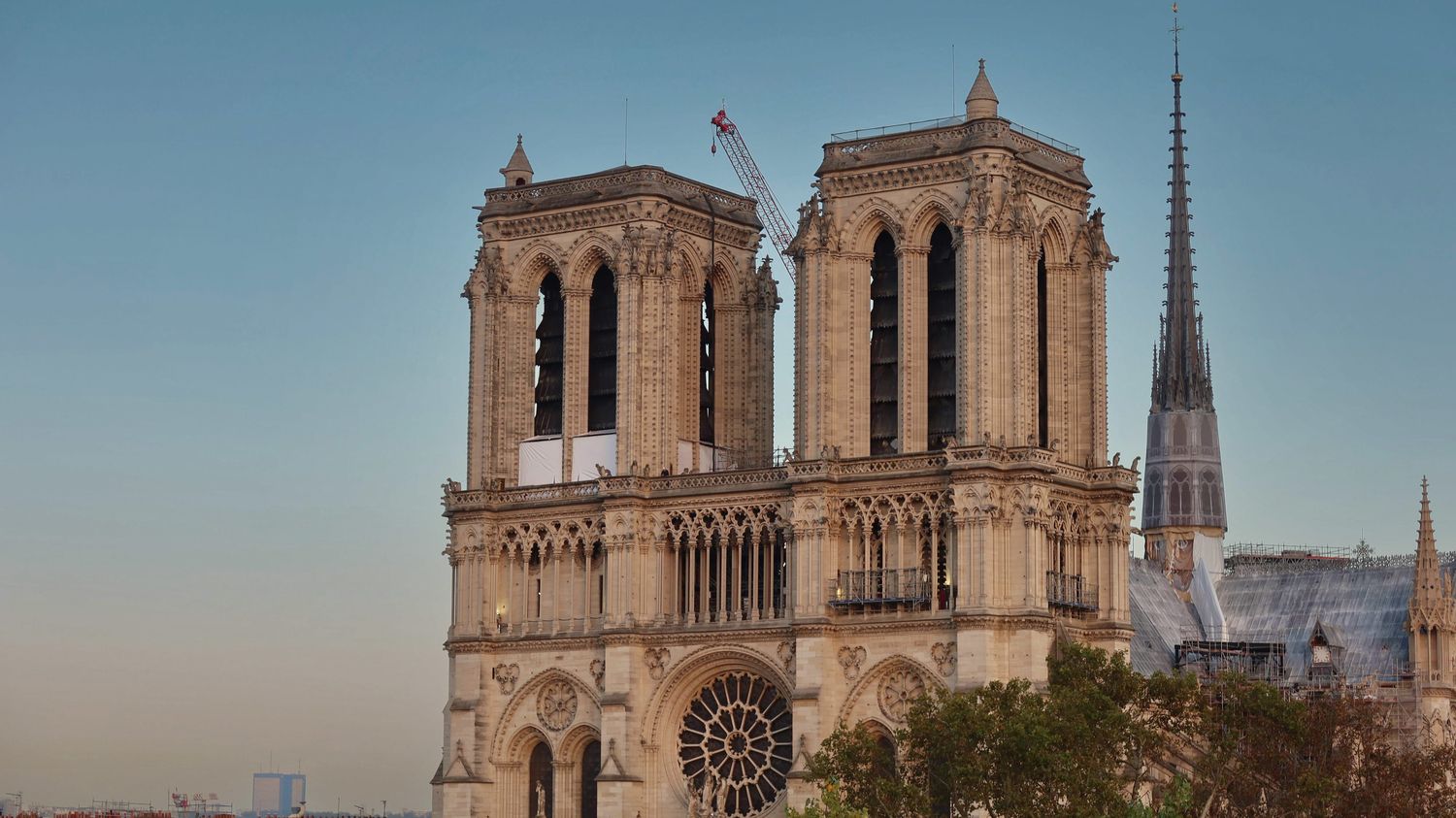 REPORTAGE. "Notre-Dame dépasse l'aspect religieux" : les particuliers qui ont fait des dons pour la restauration de la cathédrale attendent avec impatience sa réouverture