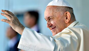 Visite du Pape en Corse : Jenifer, Patrick Fiori et Alizée chanteront lors de la venue du pape François