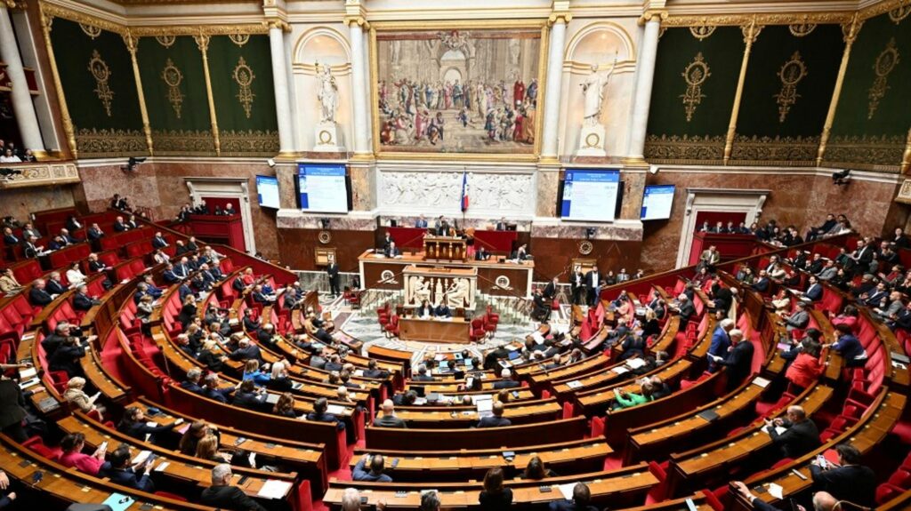 Le budget de fin de gestion pour 2024 définitivement adopté au Parlement, avant le vote sur la censure