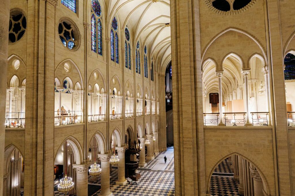 Notre-Dame de Paris, une mythologie française, au croisement de la religion et de la politique