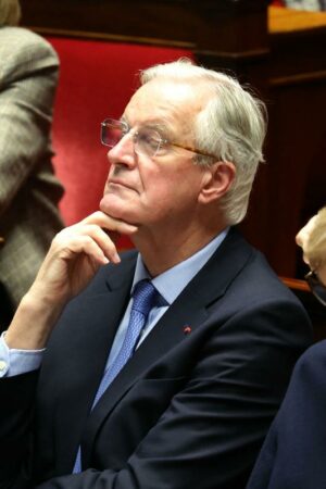 Des excuses à Le Pen jusqu’à la censure, ces cinq jours où Michel Barnier a perdu la partie