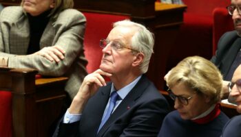 Des excuses à Le Pen jusqu’à la censure, ces cinq jours où Michel Barnier a perdu la partie