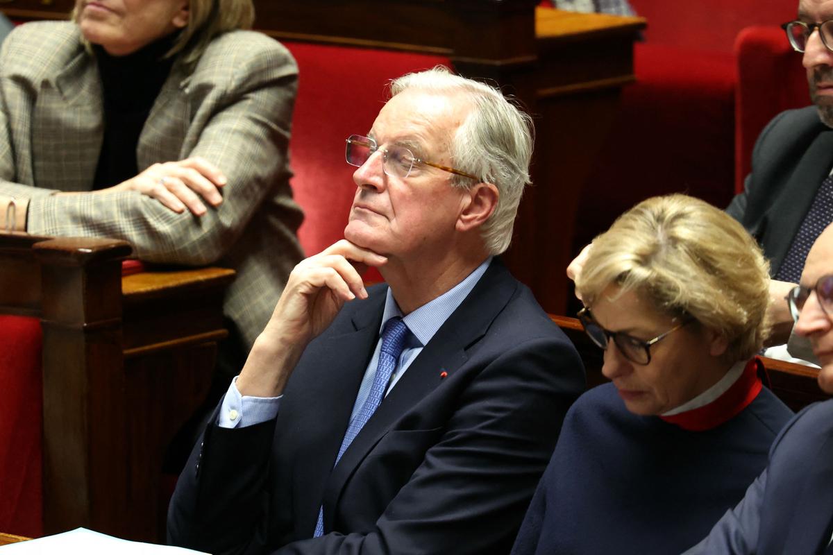 Des excuses à Le Pen jusqu’à la censure, ces cinq jours où Michel Barnier a perdu la partie