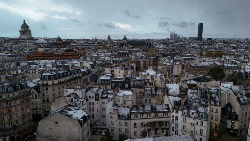 Toits de Paris : l'Unesco inscrit les savoir-faire des couvreurs-zingueurs au patrimoine immatériel