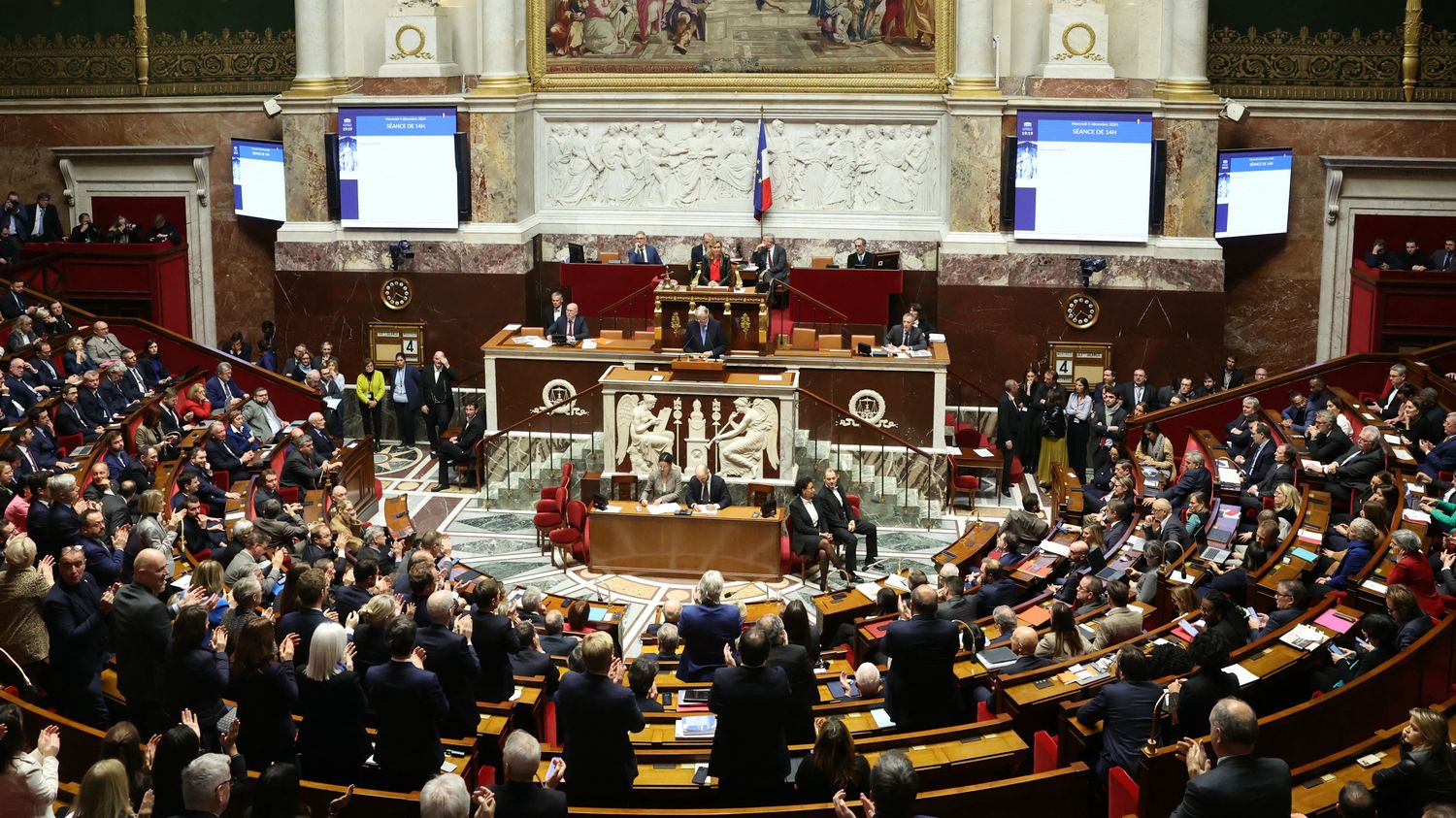 "Une censure inéluctable", "pas d'autre solution", "un front antirépublicain"... Les réactions politiques après la censure du gouvernement de Michel Barnier