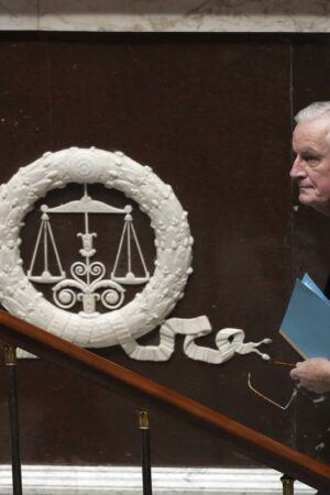 « Chacun est seul responsable de tous »… Les dernières heures de Michel Barnier à l’Assemblée