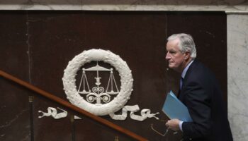 « Chacun est seul responsable de tous »… Les dernières heures de Michel Barnier à l’Assemblée