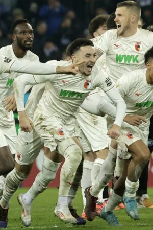 Turbulente Schlussphase: Augsburg nach Pokal-Krimi in Karlsruhe im Viertelfinale