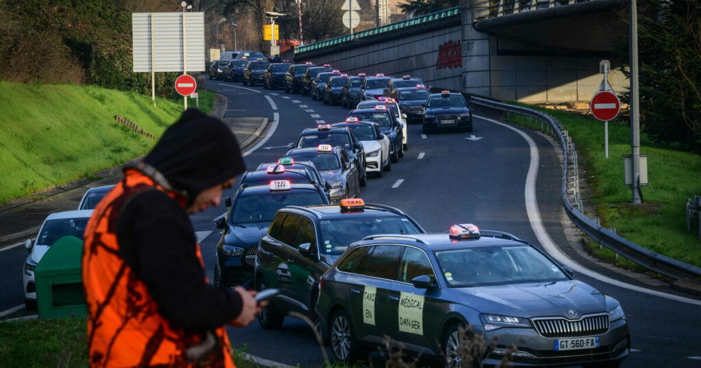 Taxis autour de Lyon : des CRS déployés «pour libérer» les accès bloqués