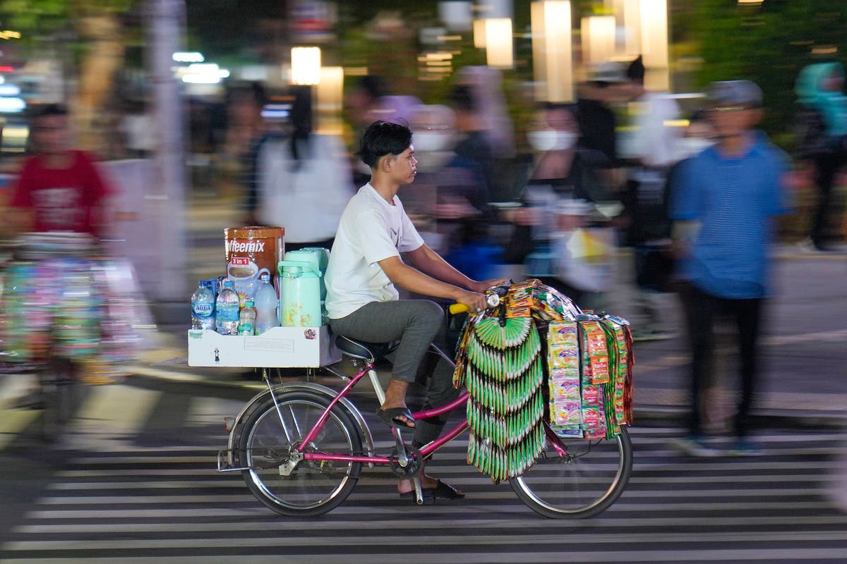 AP PHOTOS: Starlings, Indonesia's bicycle coffee sellers, peddle the streets of Jakarta