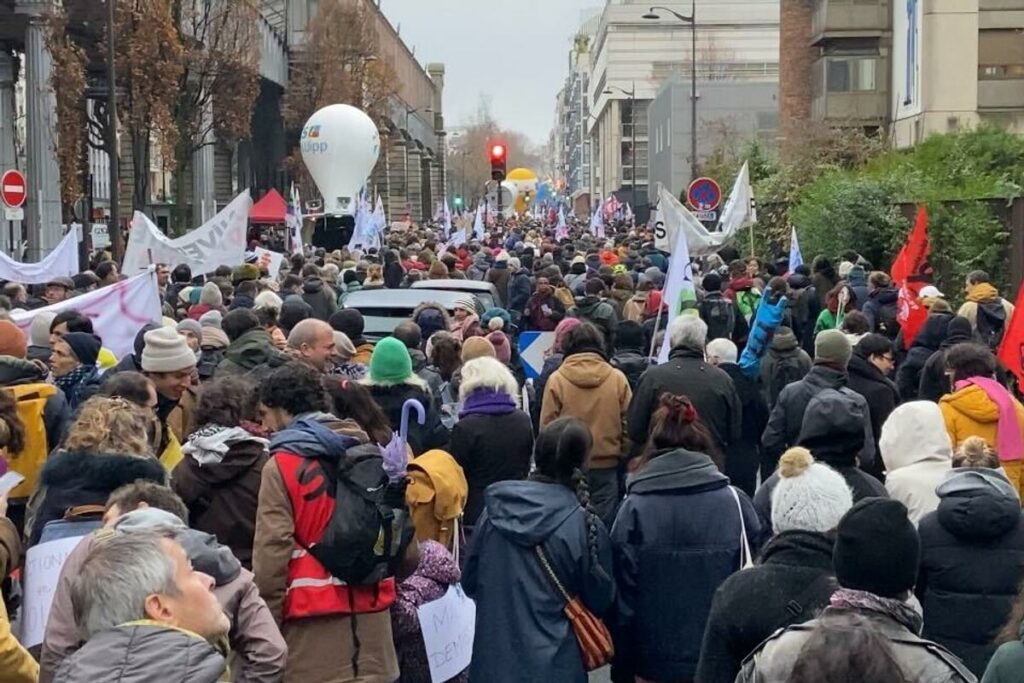 « Fainéants, privilégiés, trop nombreux »… les fonctionnaires réagissent dans la rue au mépris et aux clichés envers la fonction publique