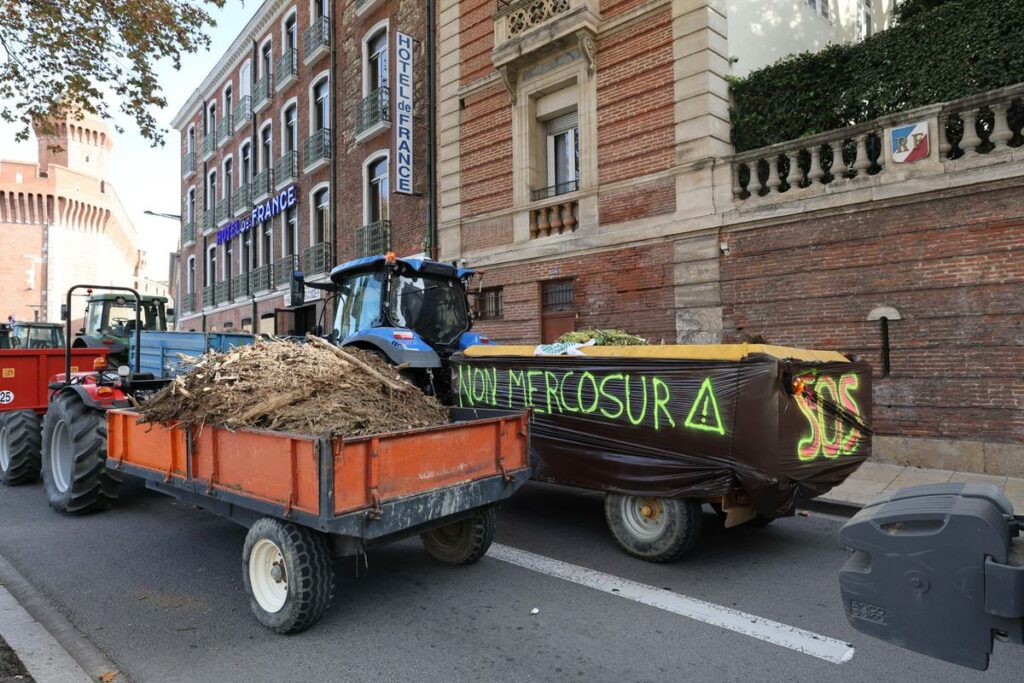 « Maintenant, à qui on va avoir affaire ? » : après la motion de censure, des agriculteurs visent des permanences de députés