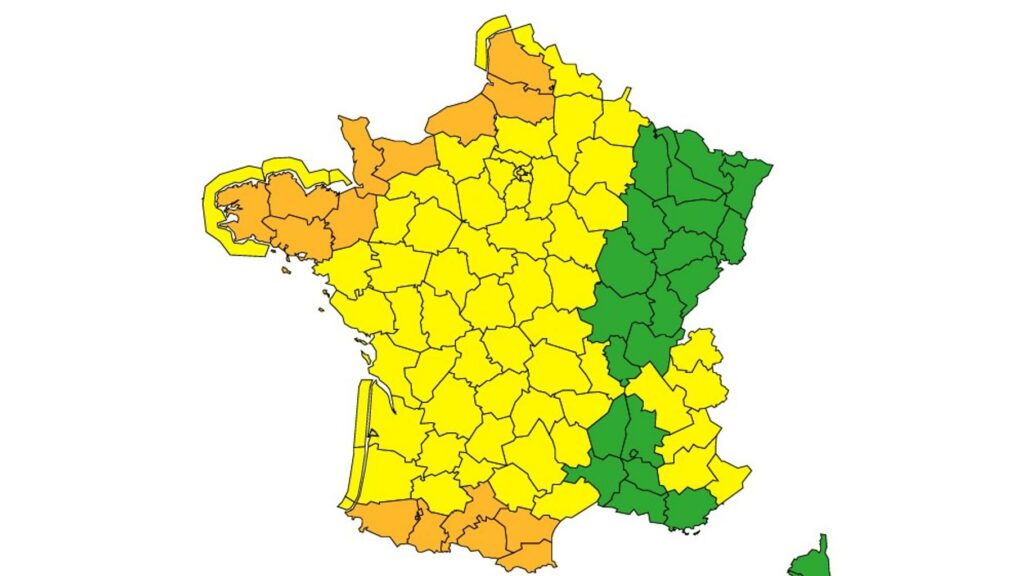 Météo : la vigilance orange étendue à 15 départements en raison de la tempête Darragh et de chutes de neige