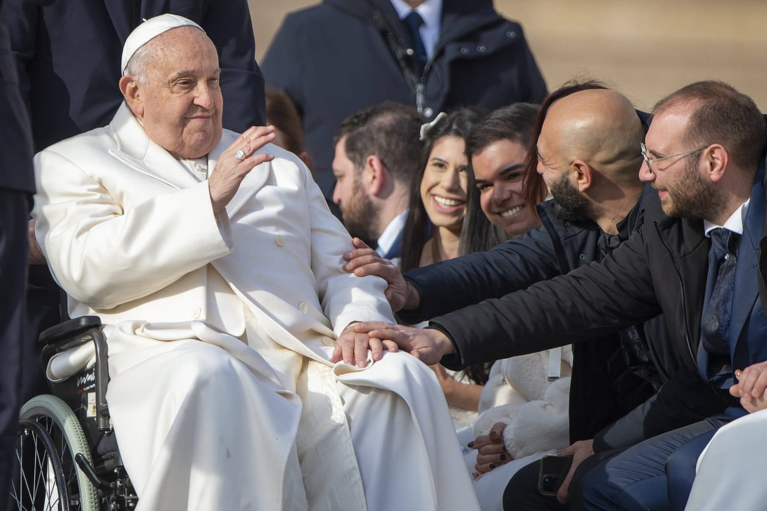 Le pape François n'a pas voulu venir à Notre-Dame, des raisons plus politique qu'on croit