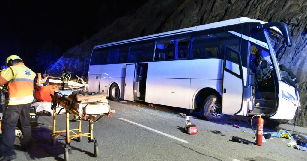 Deux morts, le chauffeur positif à la cocaïne… Ce que l’on sait d’un accident de car dans les Pyrénées