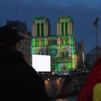 Réouverture de Notre-Dame de Paris : les touristes et Parisiens impatients avant la cérémonie