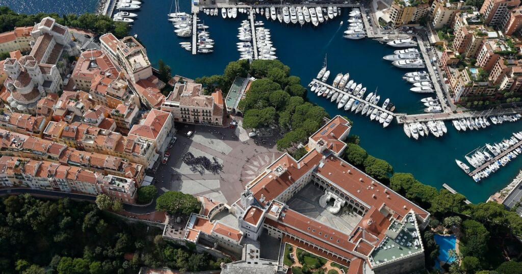 Vue aérienne du palais princier de Monaco, le 20 septembre 2013