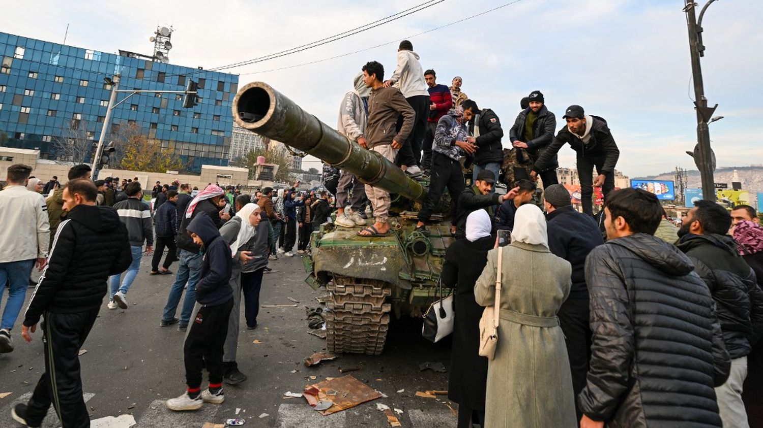 La France "salue la chute de Bachar al-Assad" et "appelle à une transition pacifique" en Syrie, après la prise de Damas par des groupes rebelles