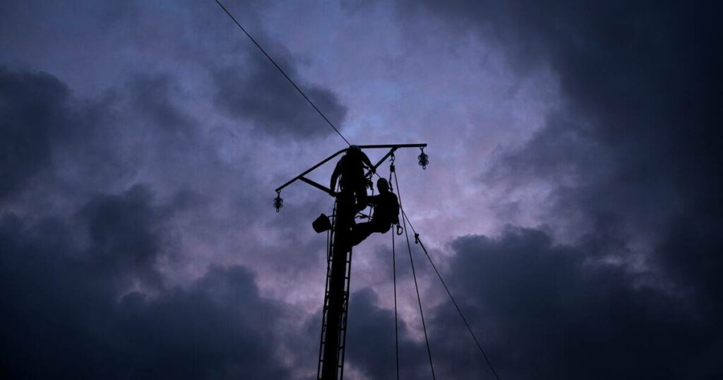 Tempête Darragh : 50 000 foyers sans électricité en Bretagne et Normandie