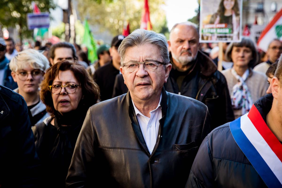 Nouveau gouvernement : Mélenchon menace les socialistes de « continuer le NFP sans eux »