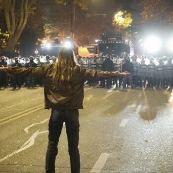 Proteste in Georgien: Tausende Georgier demonstrieren erneut gegen die Regierung