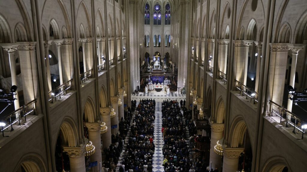 VIDEO. "Cinq ans après, c'est le retour dans Notre-Dame" : la cathédrale rouvre au public avec ses premières messes