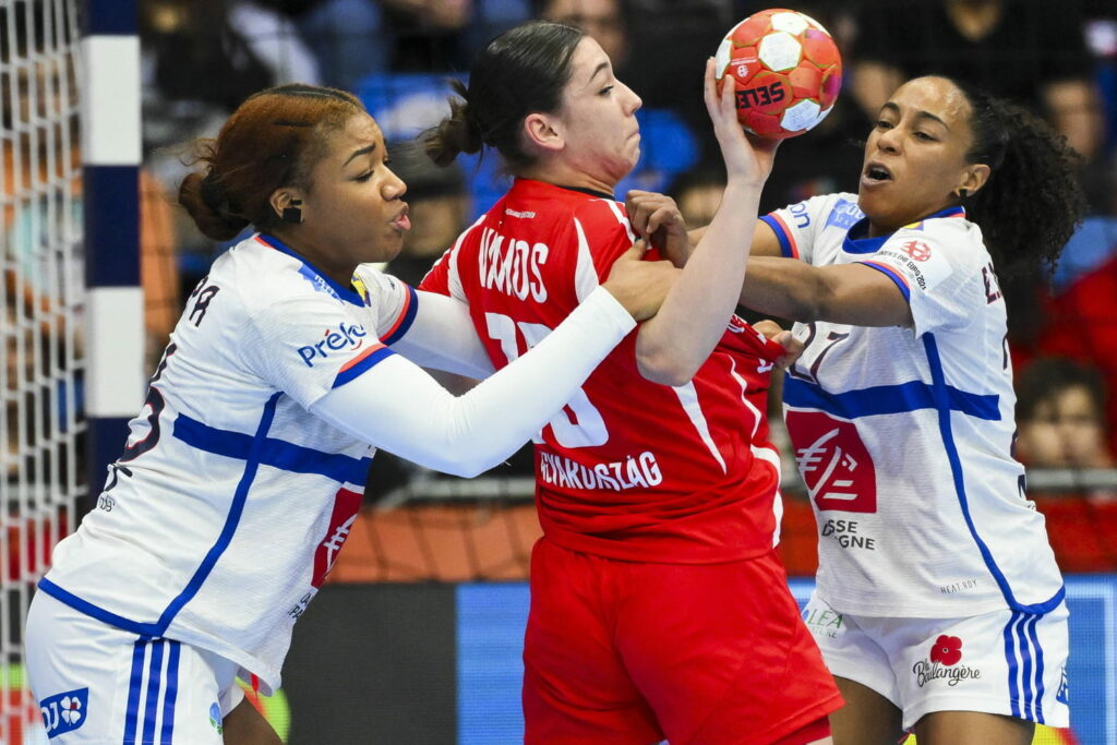 HANDBALL. Hongrie - France : les Bleues restent impériales et s'adjugent la première place, le résumé du match