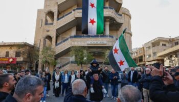 Les habitants de la ville druze de Majdal Shams, sur le plateau du Golan syrien annexé par Israël, après la chute du président Bachar al-Assad, le 8 décembre 2024