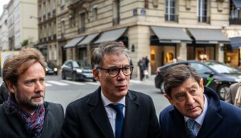 « Accord » de non-censure, 49.3 et dissolution : ce que se sont dit les chefs de parti et Macron à l’Élysée